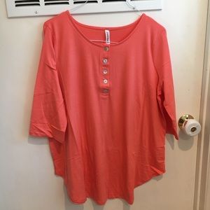 3/4 sleeve button top